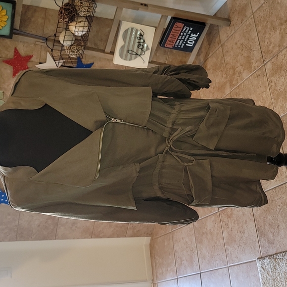 Tops - Olive green zip up shirt/jacket type
